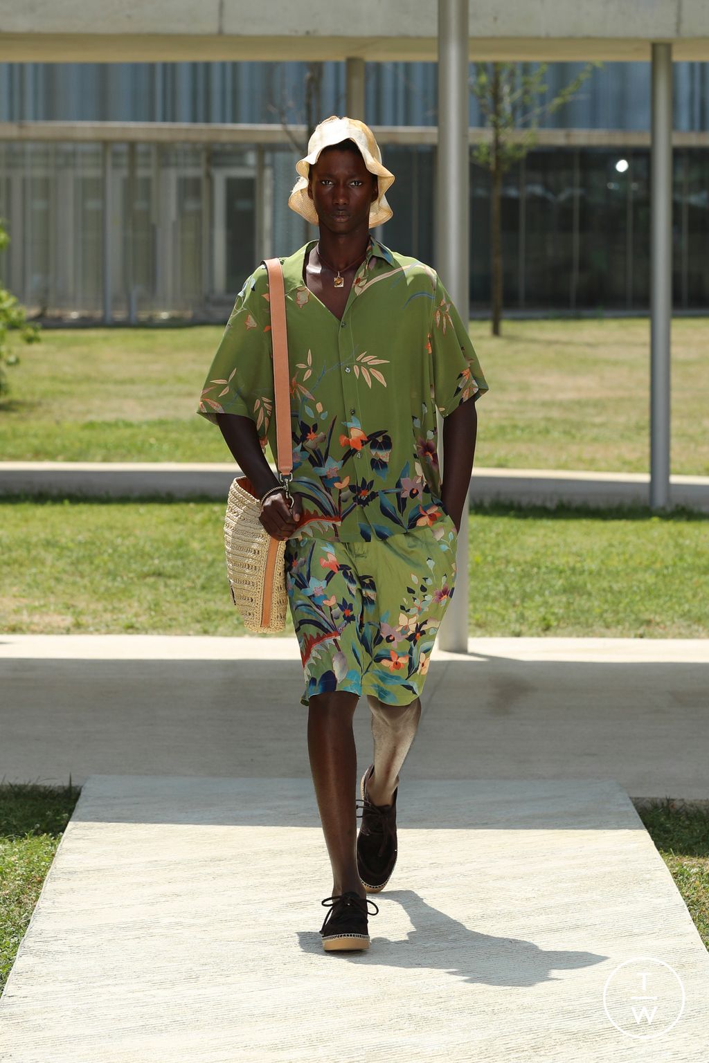 Fashion Week Milan Spring/Summer 2023 look 33 from the Etro collection menswear