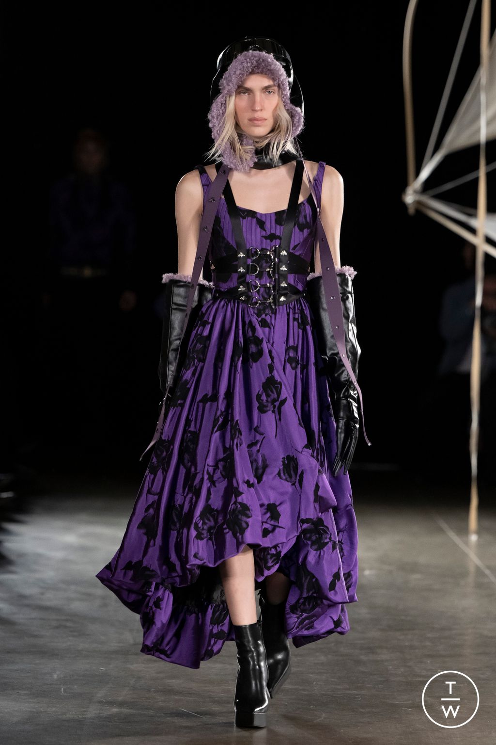 Fashion Week London Fall/Winter 2023 look 33 de la collection MITHRIDATE womenswear