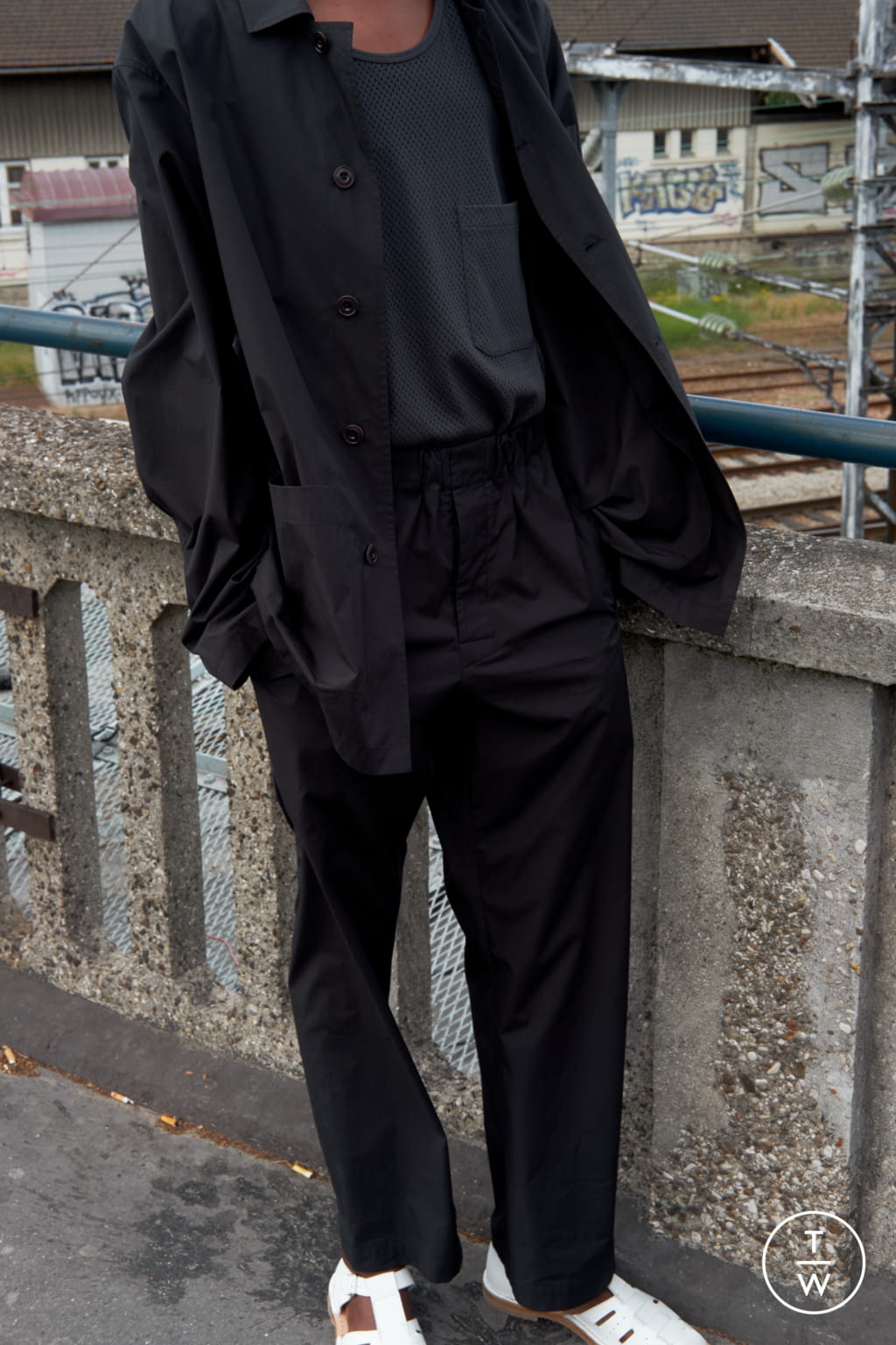 Fashion Week Paris Spring/Summer 2019 look 33 from the Lemaire collection 男装