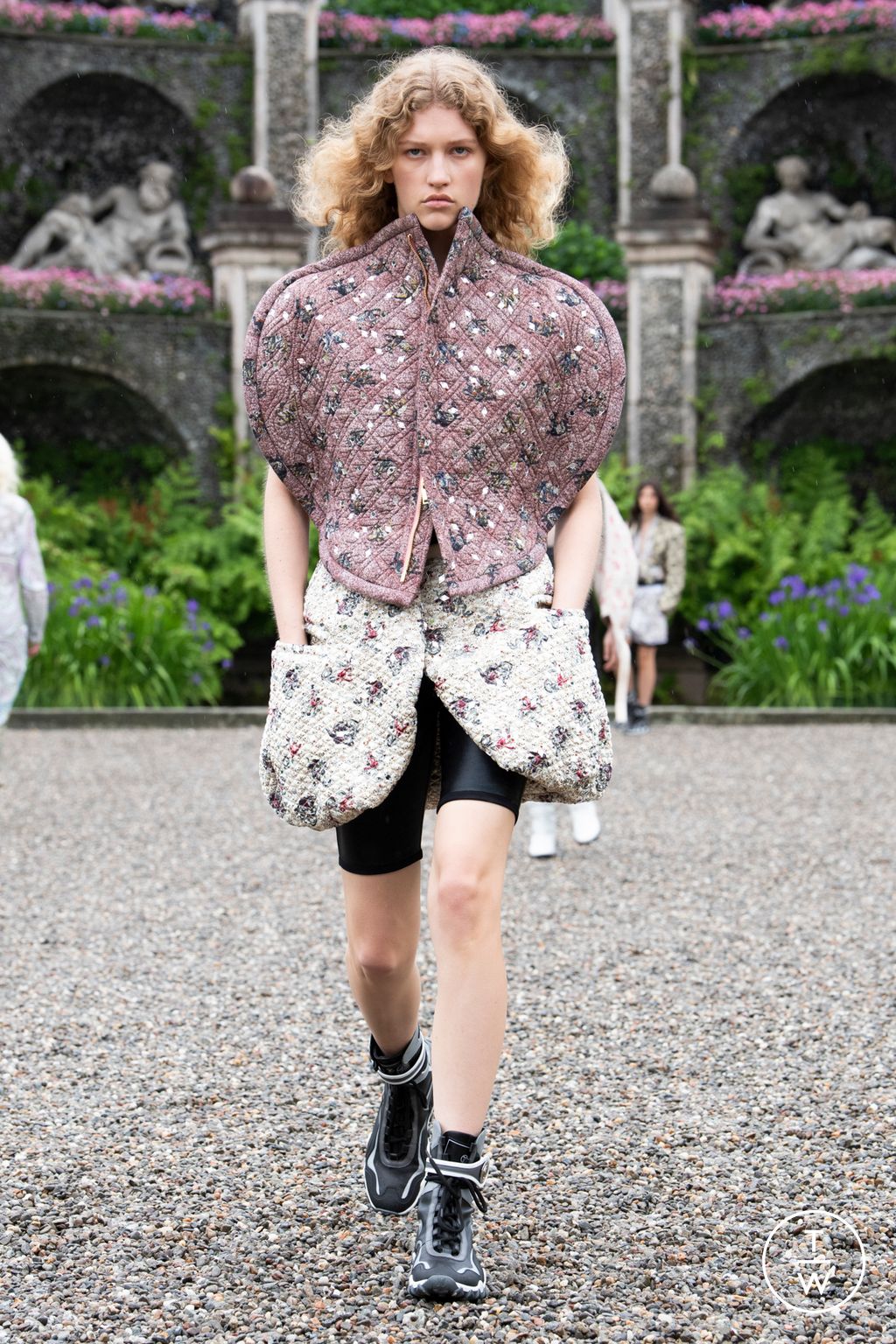 Fashion Week Paris Resort 2024 look 33 from the Louis Vuitton collection womenswear