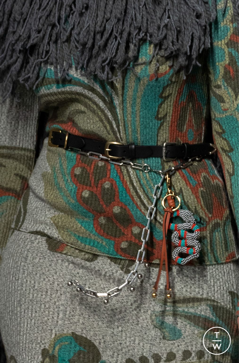 Fashion Week Milan Fall/Winter 2025 look 33 from the Etro collection 女装配饰