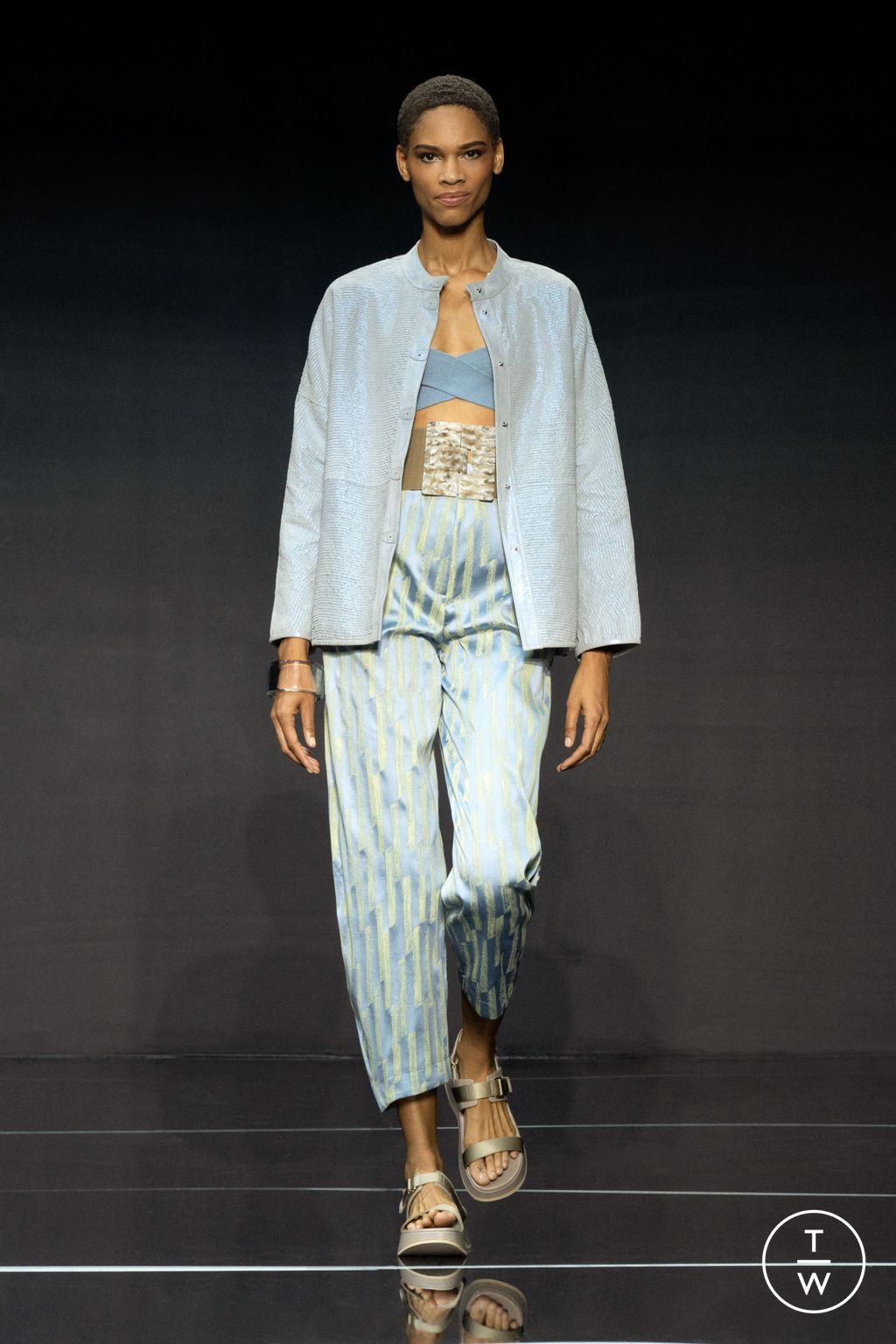 Fashion Week Milan Spring/Summer 2024 look 33 from the Emporio Armani collection womenswear