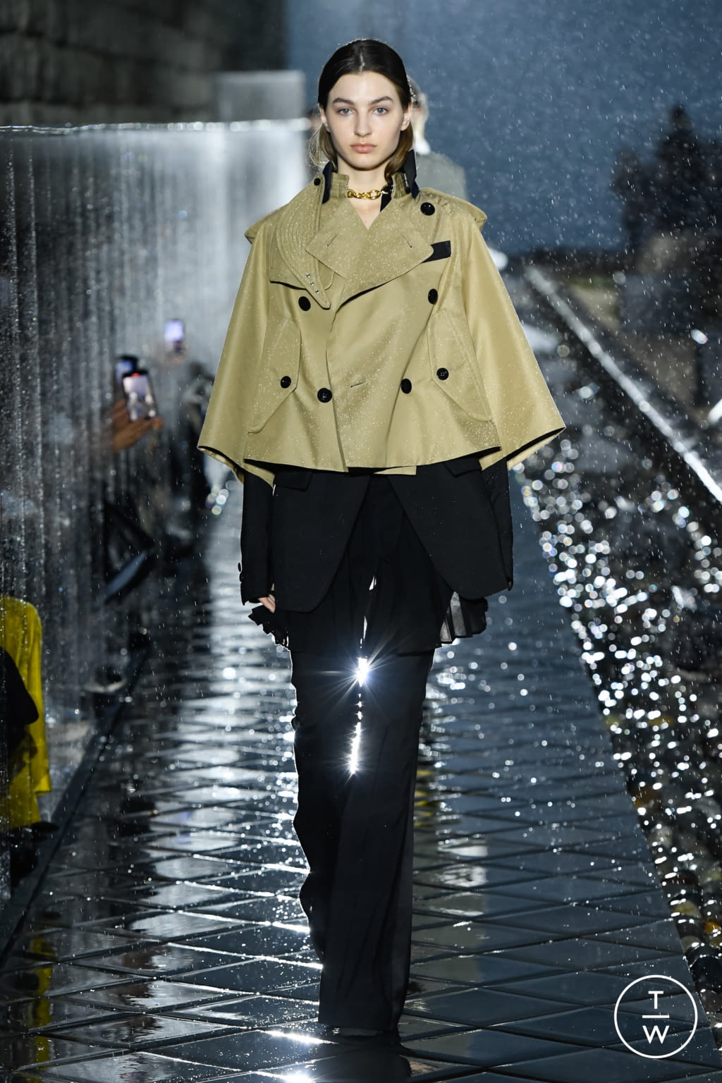 Fashion Week Paris Spring/Summer 2021 look 33 from the Sacai collection womenswear