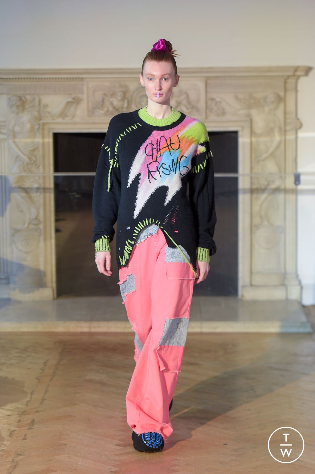 Fashion Week London Fall/Winter 2023 look 33 from the Chau Rising collection 女装