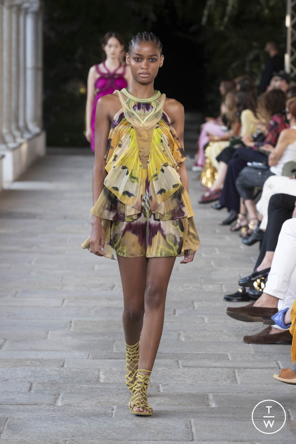 Fashion Week Milan Spring/Summer 2022 look 33 from the Alberta Ferretti collection 女装