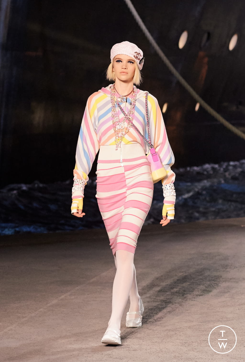 Fashion Week Paris Resort 2019 look 33 from the Chanel collection womenswear