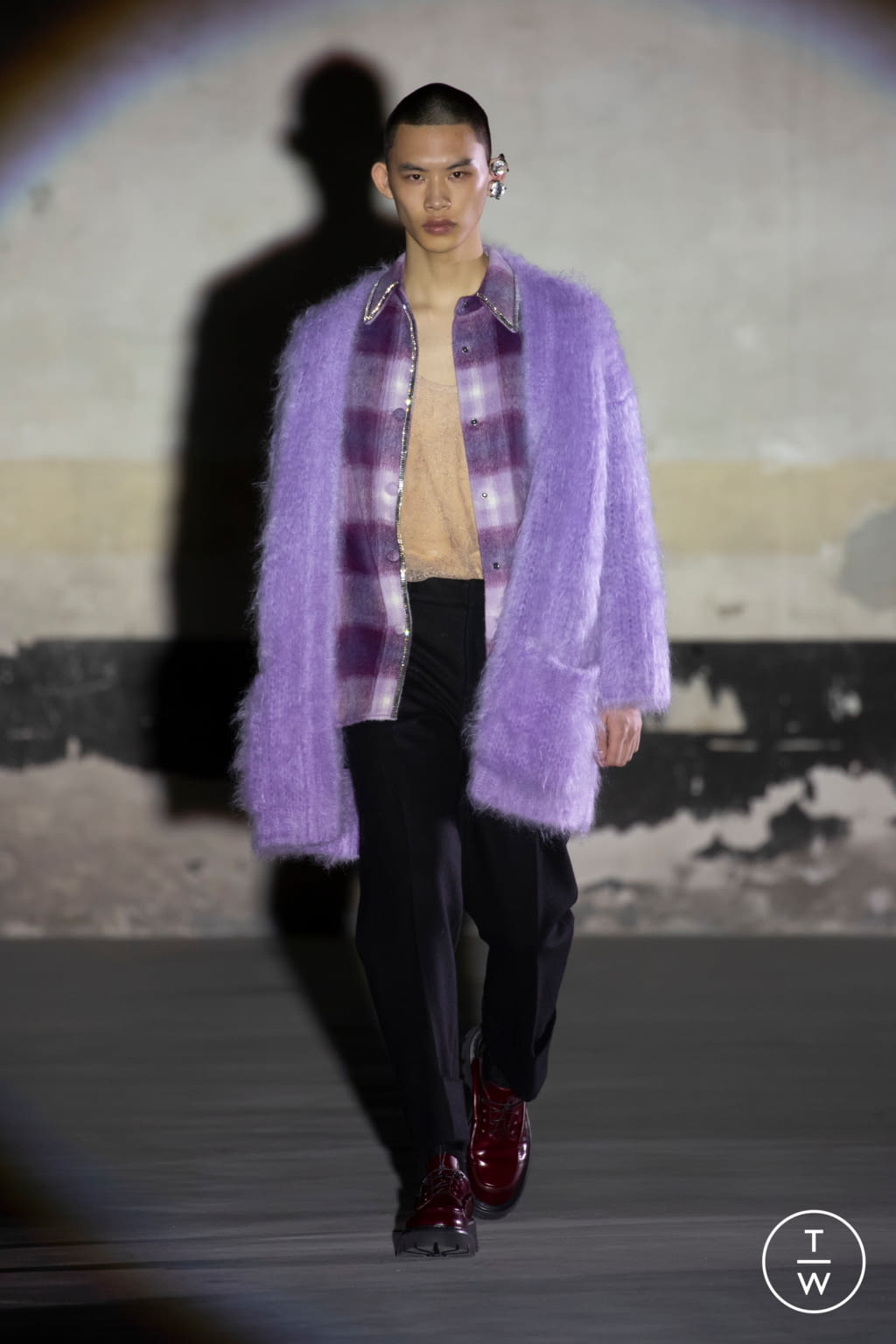 Fashion Week Milan Fall/Winter 2021 look 33 from the N°21 collection womenswear
