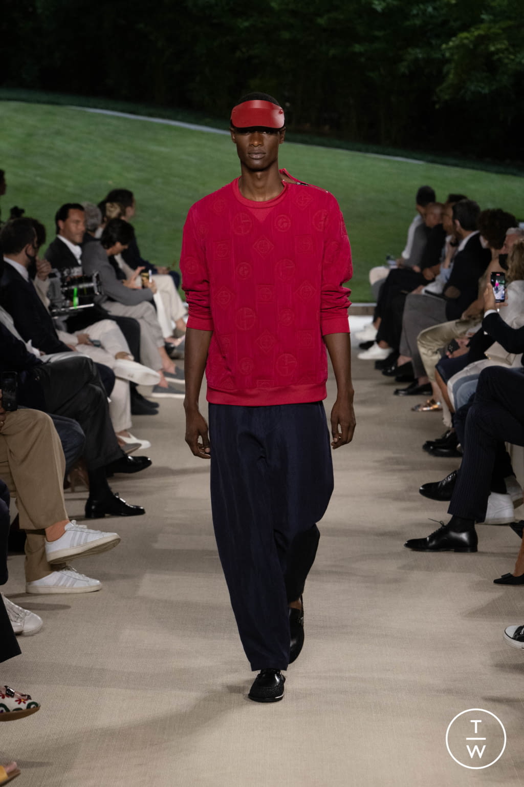 Fashion Week Milan Spring/Summer 2022 look 33 from the Giorgio Armani collection menswear
