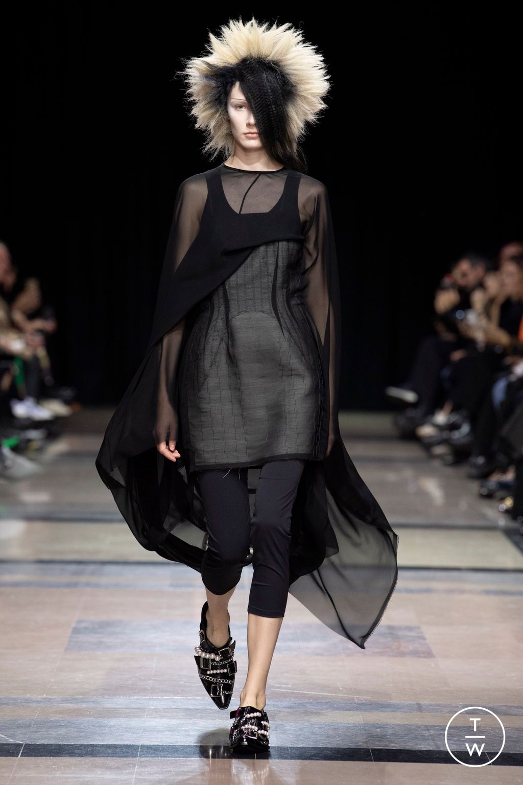 Fashion Week Paris Spring/Summer 2023 look 24 from the Junya Watanabe collection womenswear