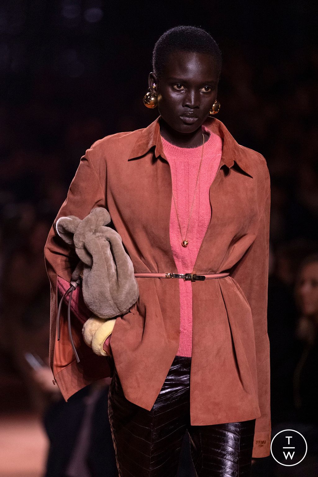 Fashion Week Milan Fall/Winter 2025 look 99 from the Fendi collection 女装配饰