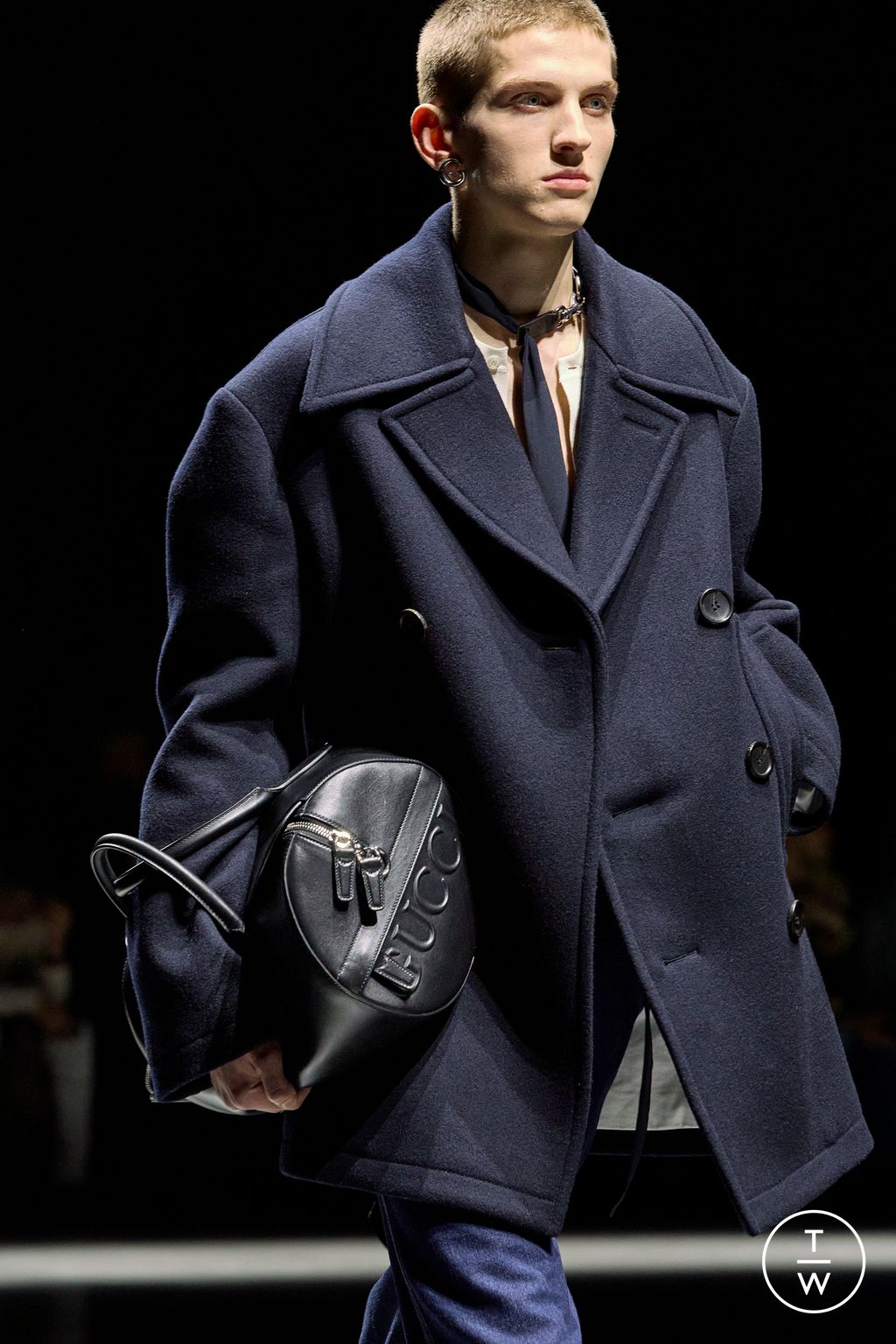 Fashion Week Milan Fall/Winter 2024 look 41 from the Gucci collection menswear accessories