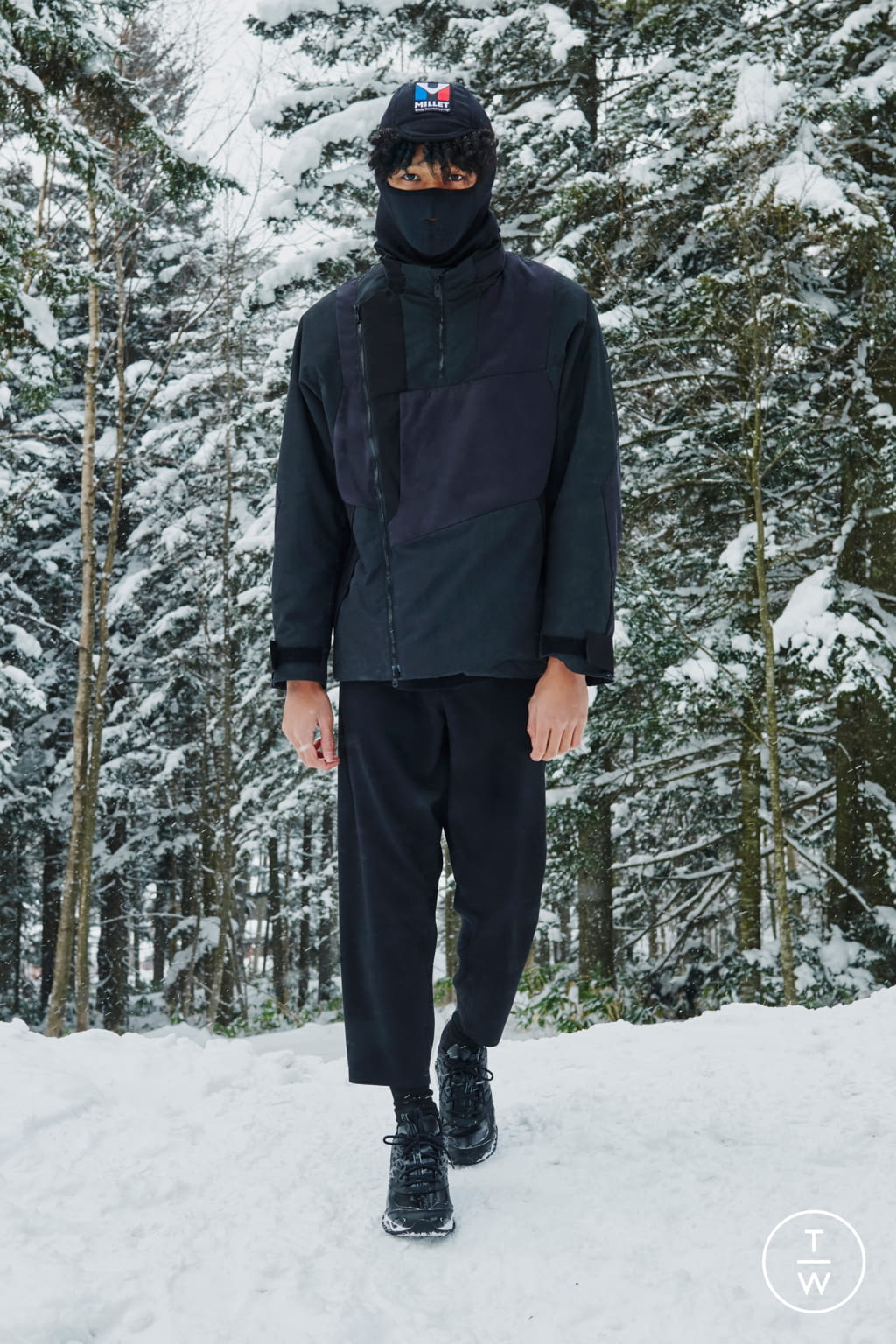 Fashion Week Paris Fall/Winter 2021 look 34 from the White Mountaineering collection 男装