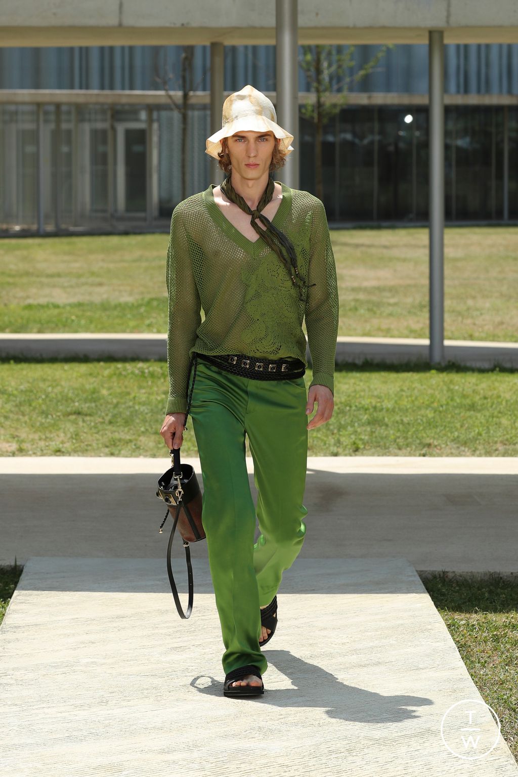 Fashion Week Milan Spring/Summer 2023 look 34 from the Etro collection menswear