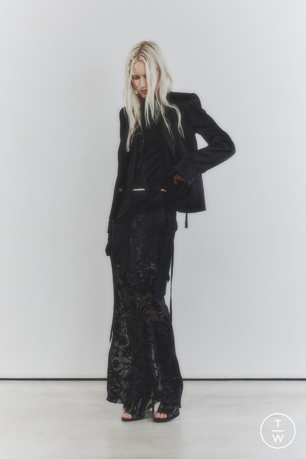 Fashion Week Paris Resort 2026 look 34 from the Ann Demeulemeester collection 女装