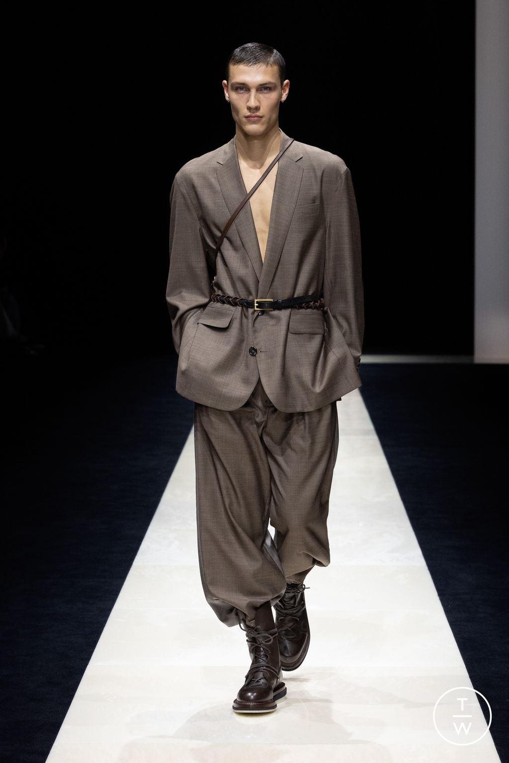 Fashion Week Milan Spring/Summer 2025 look 34 from the Emporio Armani collection womenswear