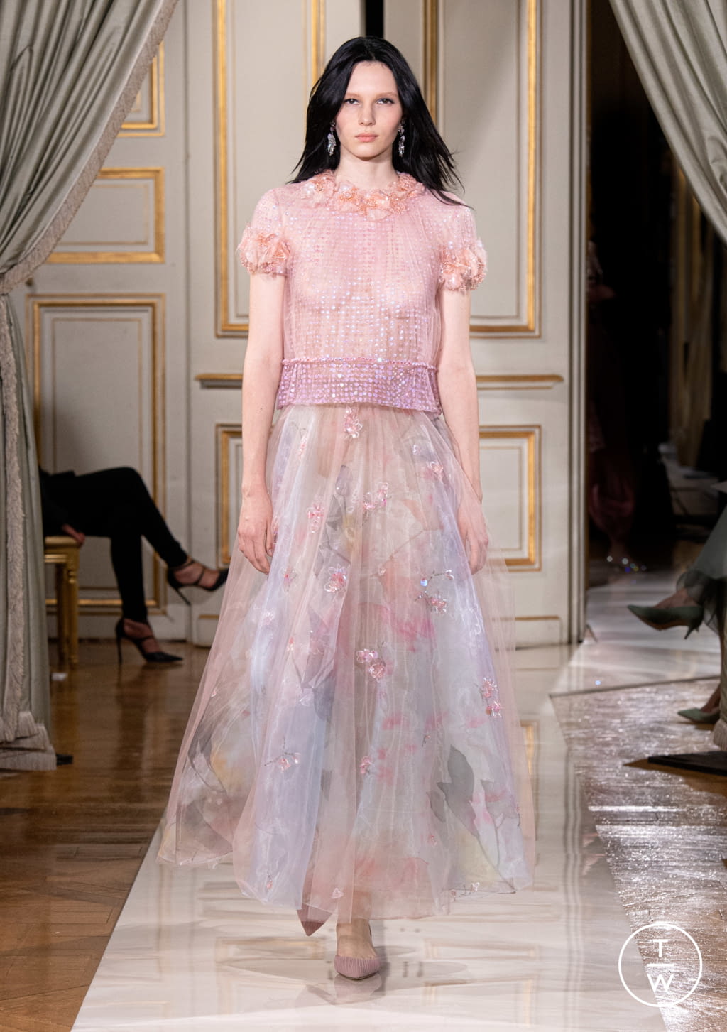 Fashion Week Paris Fall/Winter 2021 look 34 from the Giorgio Armani Privé collection couture