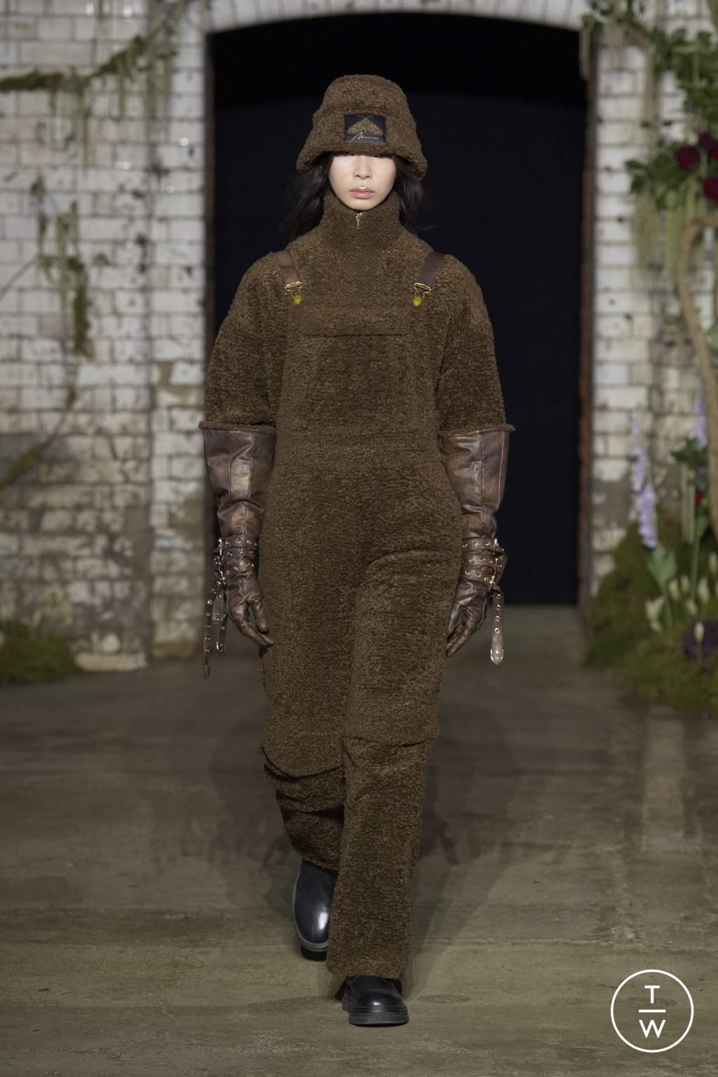 Fashion Week London Fall/Winter 2022 look 34 from the MITHRIDATE collection 女装