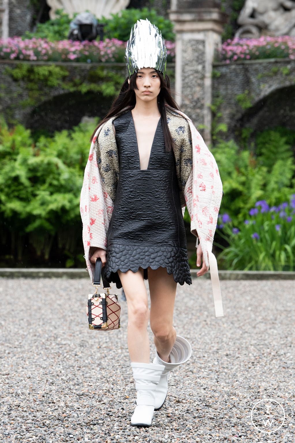 Fashion Week Paris Resort 2024 look 34 from the Louis Vuitton collection 女装