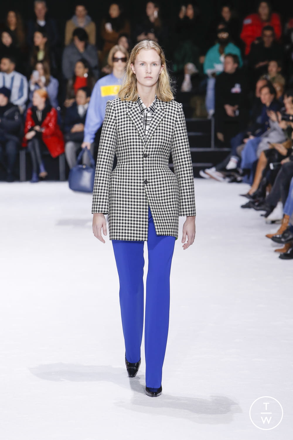 Fashion Week Paris Fall/Winter 2018 look 34 from the Balenciaga collection 女装