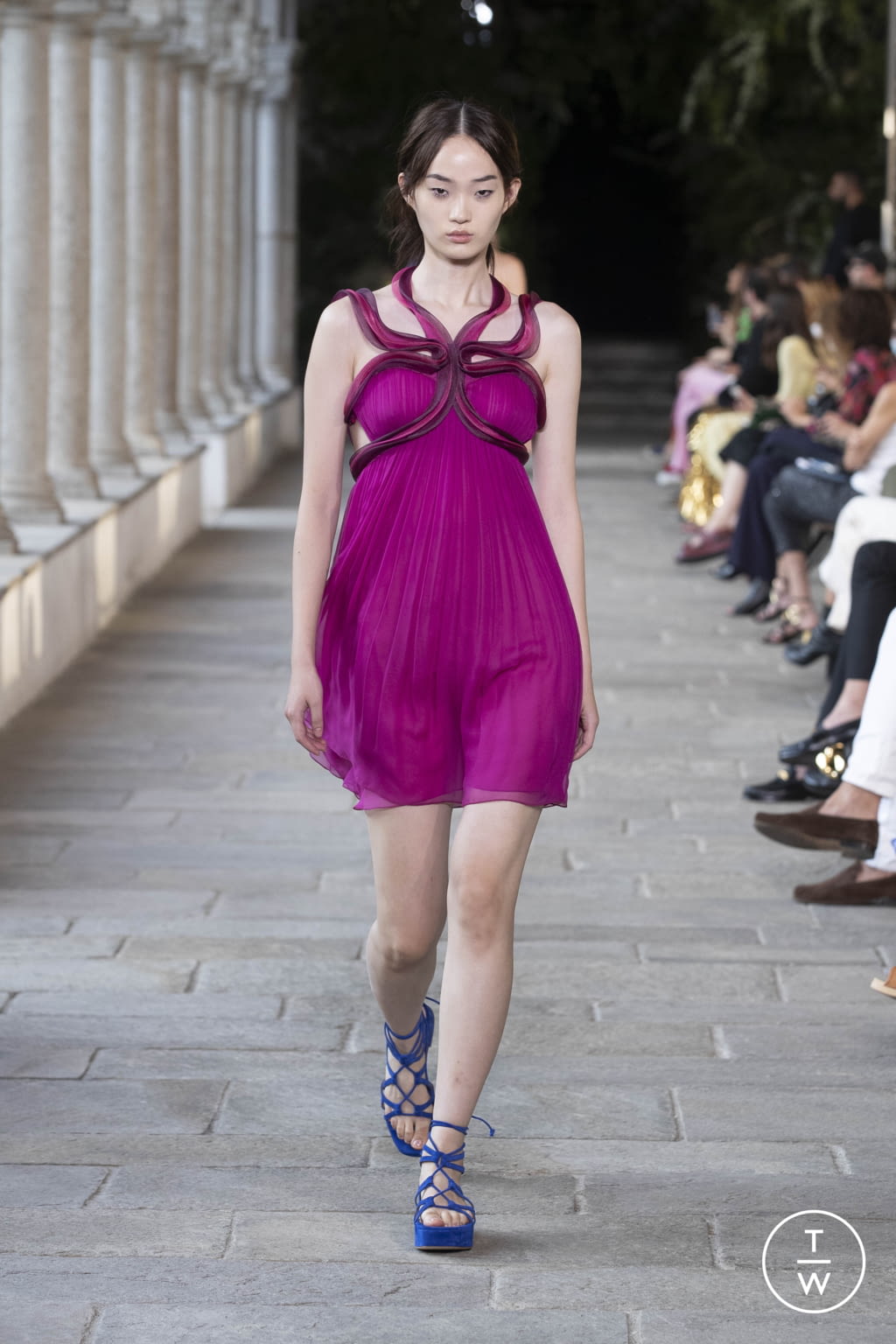 Fashion Week Milan Spring/Summer 2022 look 34 from the Alberta Ferretti collection 女装