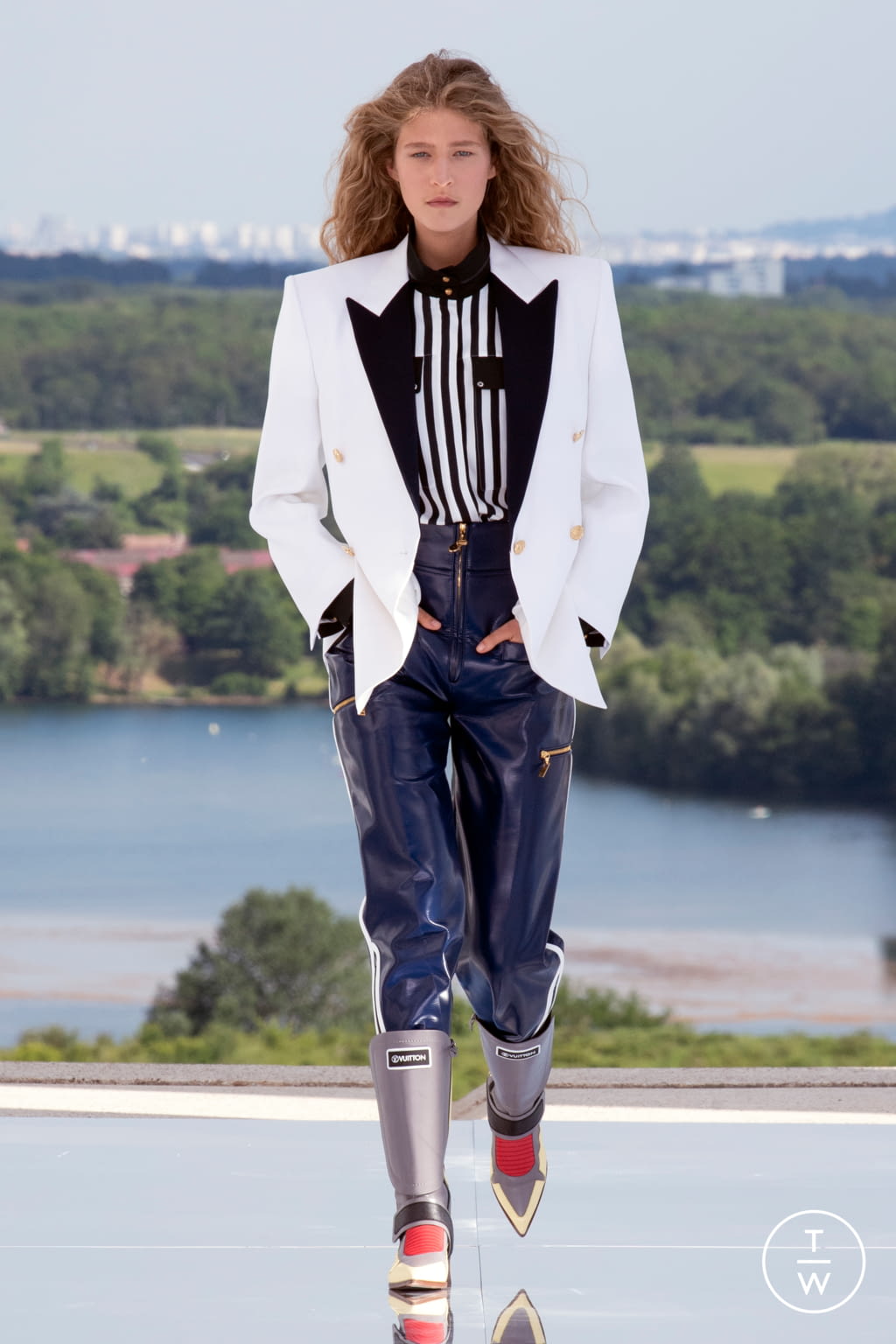 Fashion Week Paris Resort 2022 look 34 from the Louis Vuitton collection womenswear