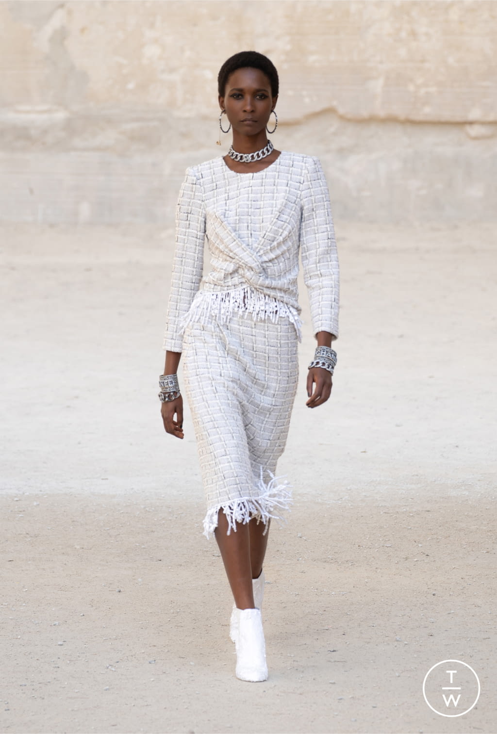 Fashion Week Paris Resort 2022 look 34 from the Chanel collection womenswear
