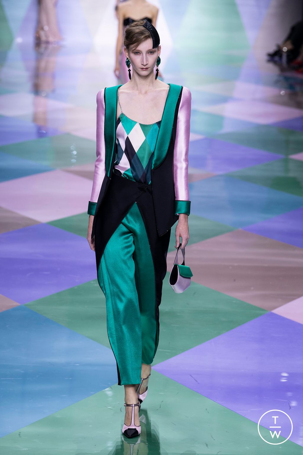 Fashion Week Paris Spring/Summer 2023 look 19 from the Giorgio Armani Privé collection 高级定制