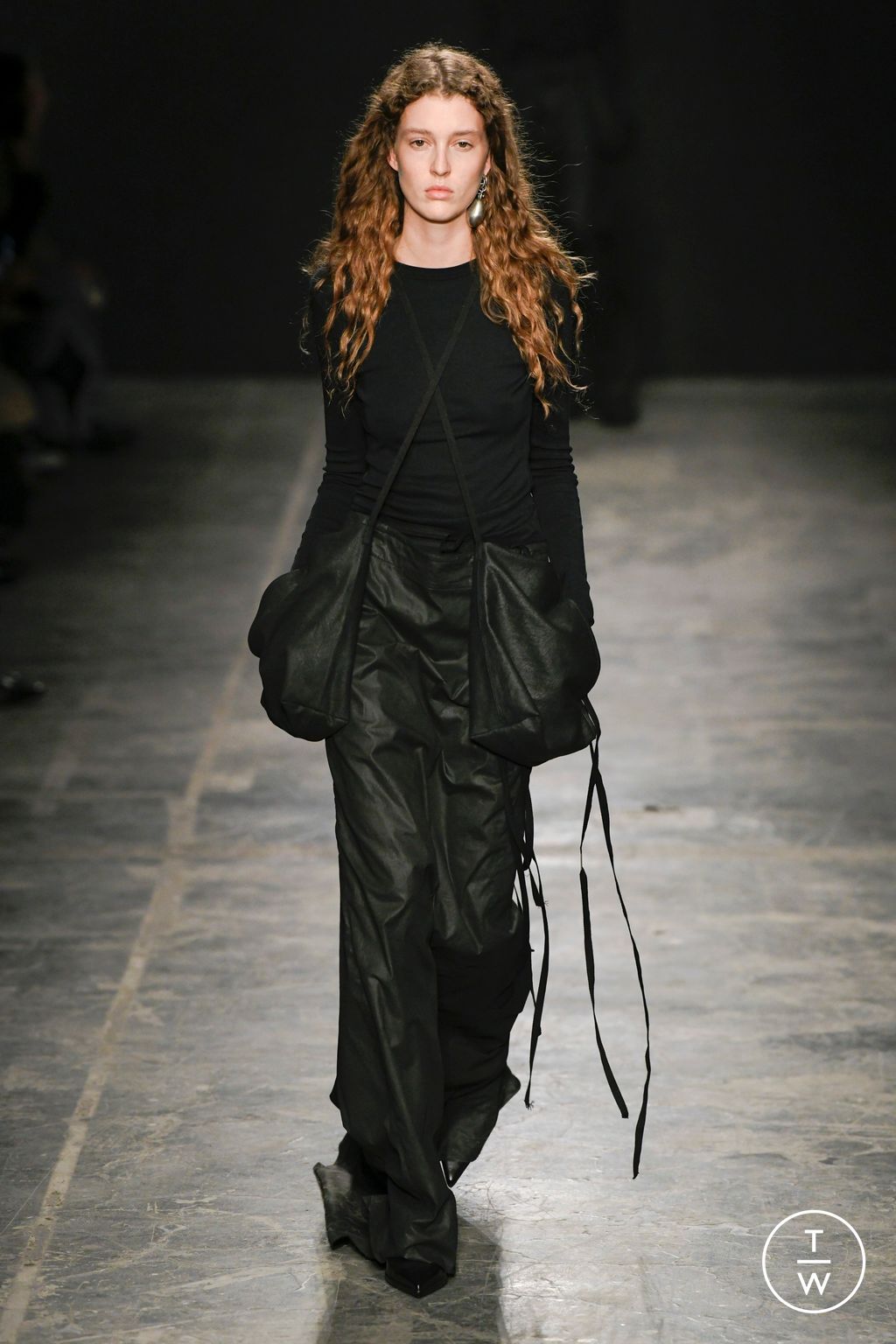 Fashion Week Paris Spring/Summer 2023 look 2 de la collection Ann Demeulemeester womenswear