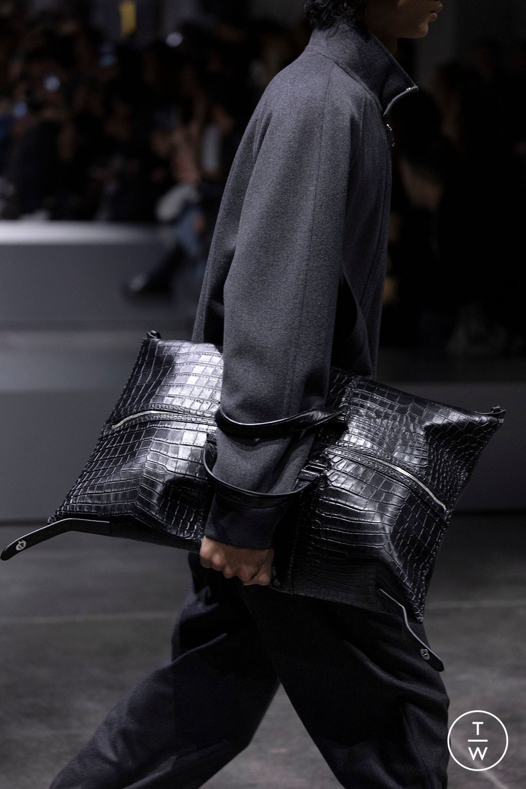 Fashion Week Paris Fall/Winter 2024 look 60 from the Fendi collection menswear accessories