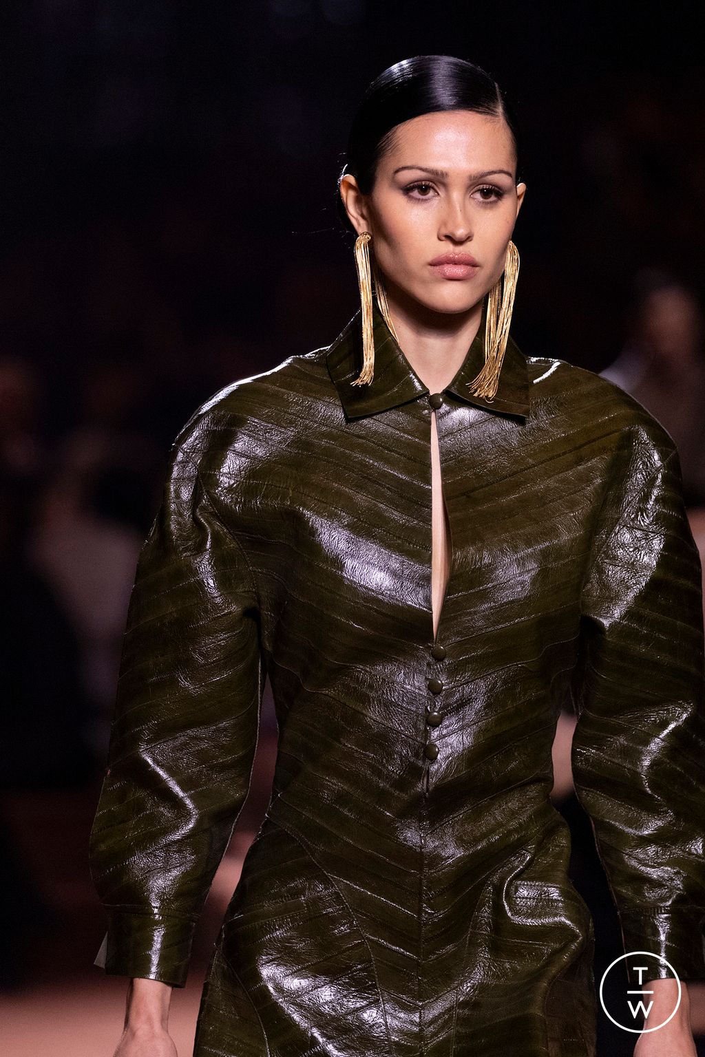 Fashion Week Milan Fall/Winter 2025 look 102 from the Fendi collection 女装配饰