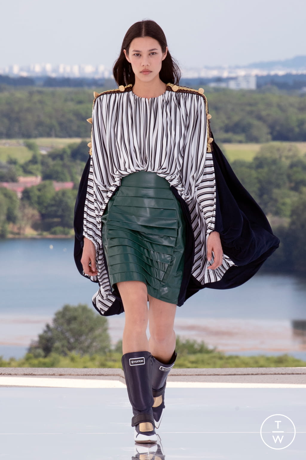 Fashion Week Paris Resort 2022 look 35 from the Louis Vuitton collection womenswear