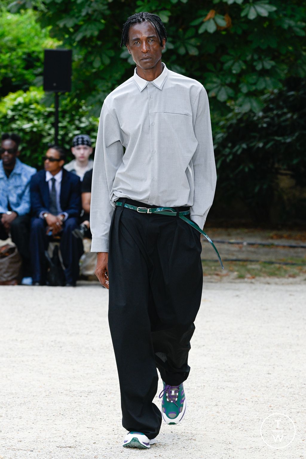 Fashion Week Paris Spring/Summer 2026 look 35 from the White Mountaineering collection 男装