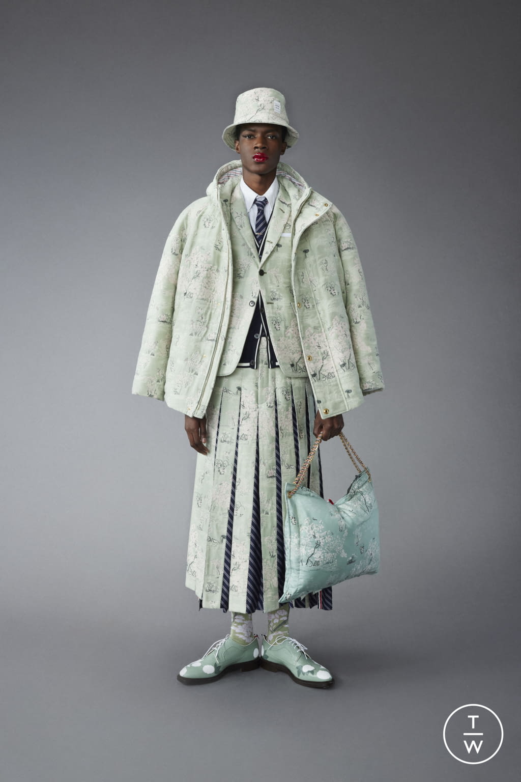 Fashion Week Paris Pre-Fall 2022 look 39 from the Thom Browne collection 男装