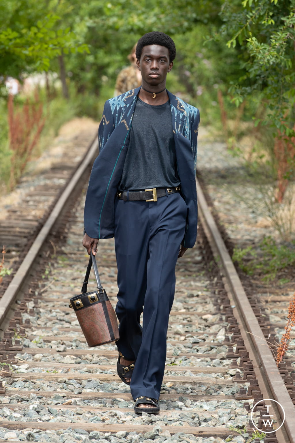 Fashion Week Milan Spring/Summer 2022 look 35 from the Etro collection menswear