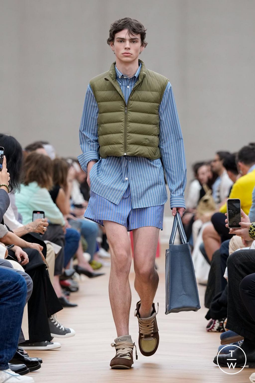 Fashion Week Paris Spring/Summer 2026 look 35 from the Dior Homme collection menswear