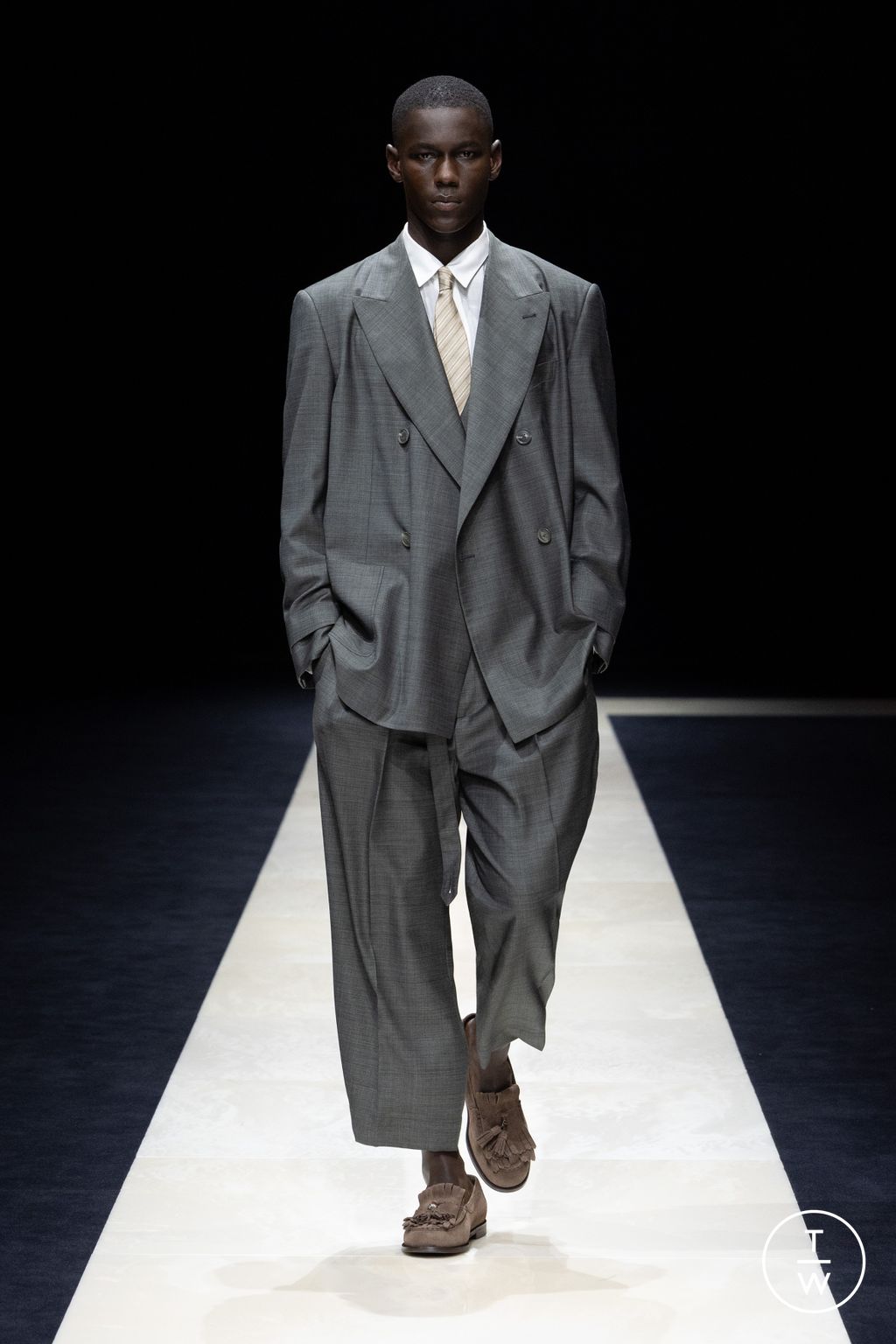 Fashion Week Milan Spring/Summer 2025 look 35 from the Emporio Armani collection womenswear