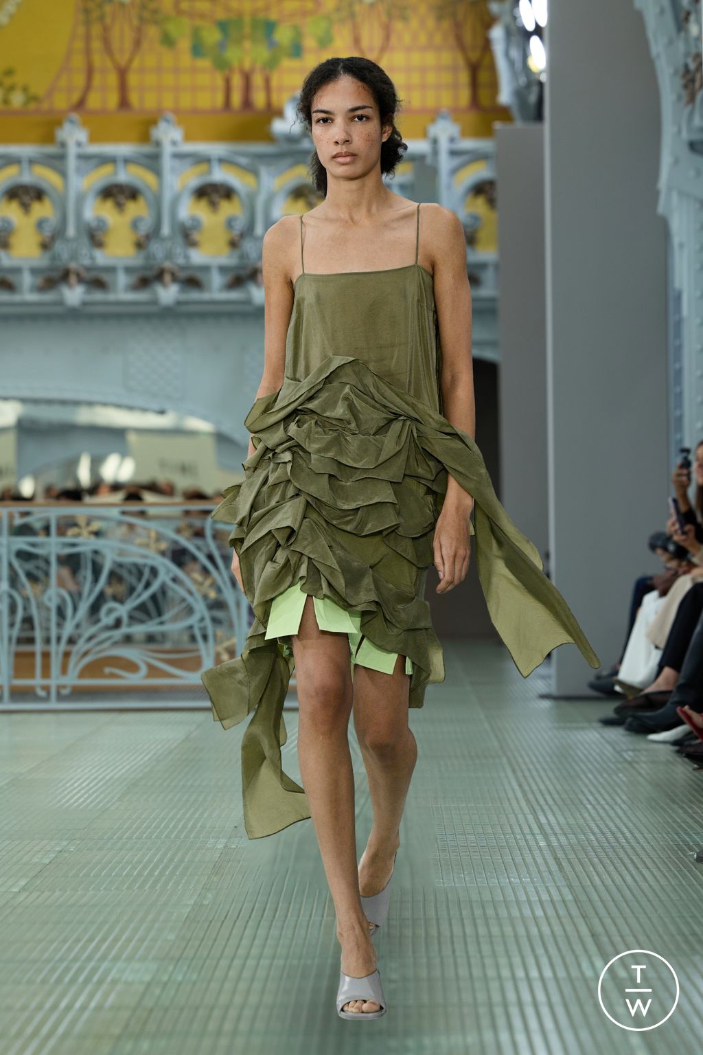 Fashion Week Paris Spring/Summer 2026 look 35 de la collection Time womenswear