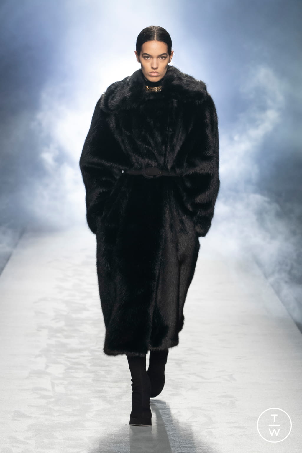 Fashion Week Milan Fall/Winter 2021 look 35 from the Alberta Ferretti collection womenswear