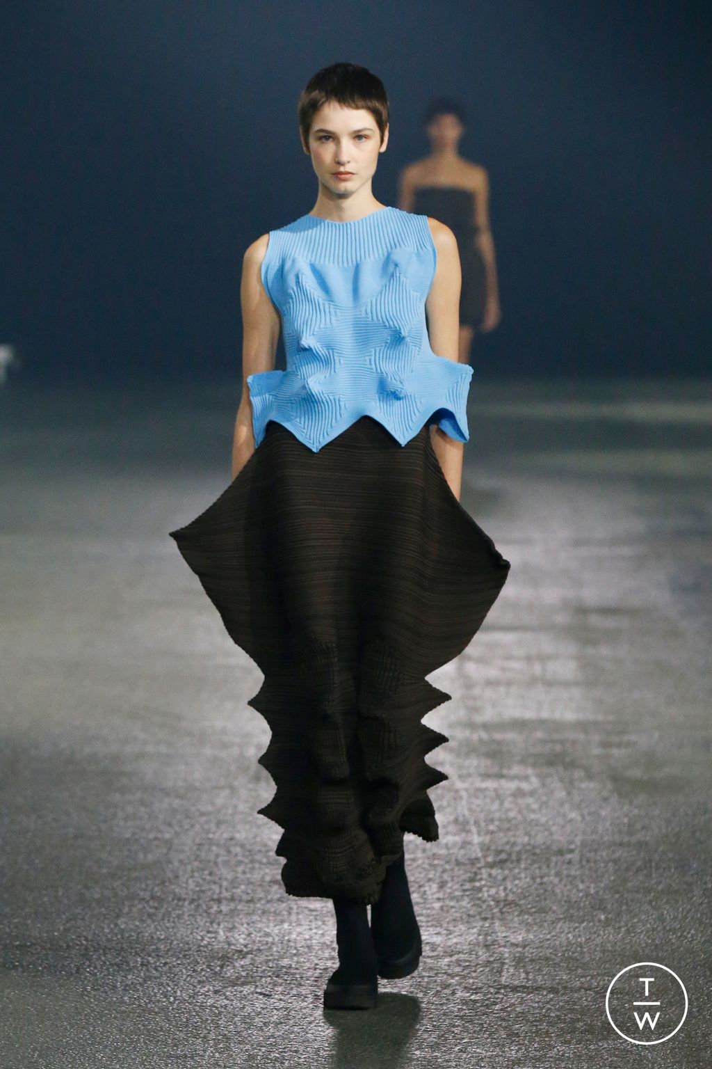 Fashion Week Paris Spring/Summer 2023 look 35 from the Issey Miyake collection womenswear