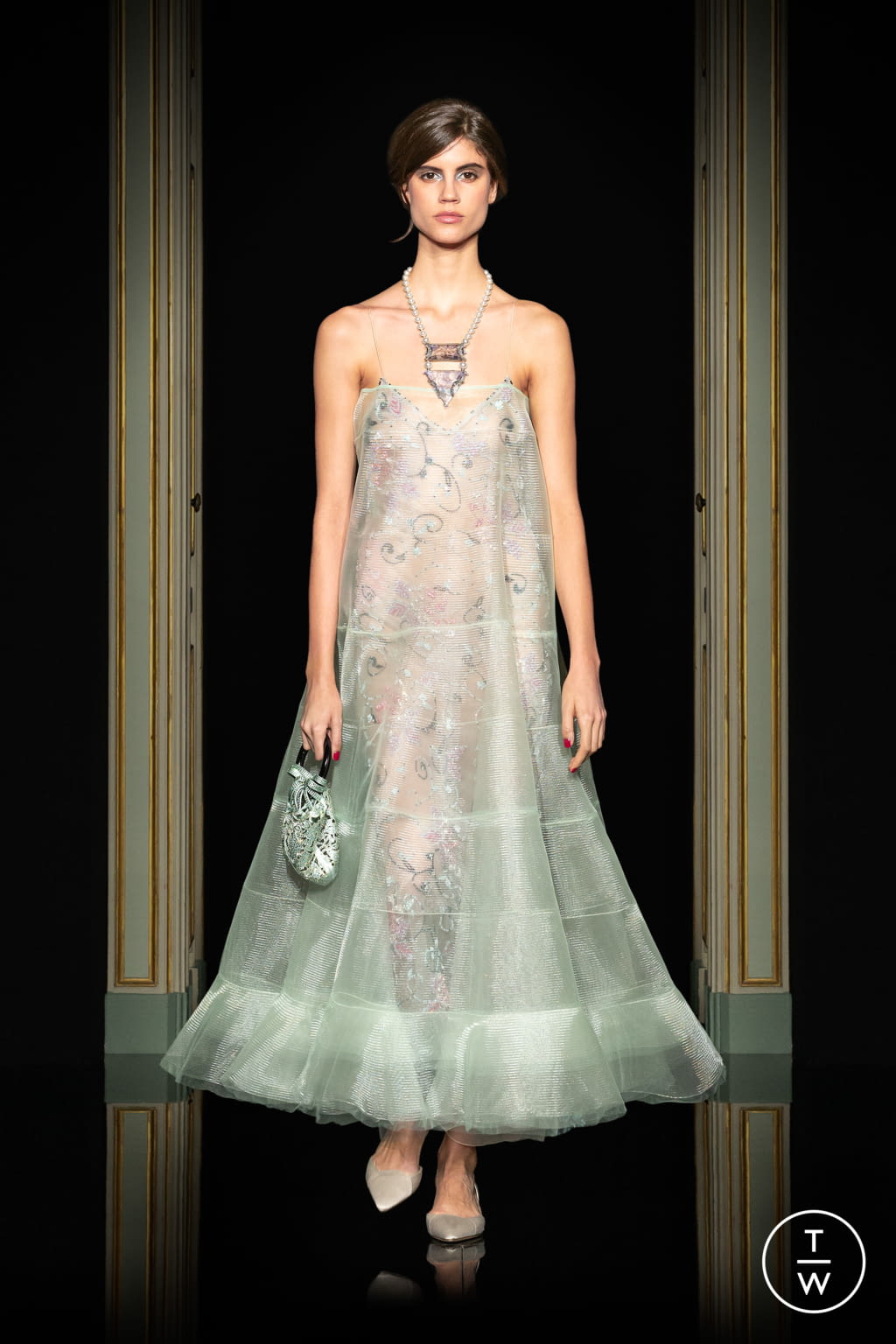 Fashion Week Paris Spring/Summer 2021 look 36 from the Giorgio Armani Privé collection 高级定制