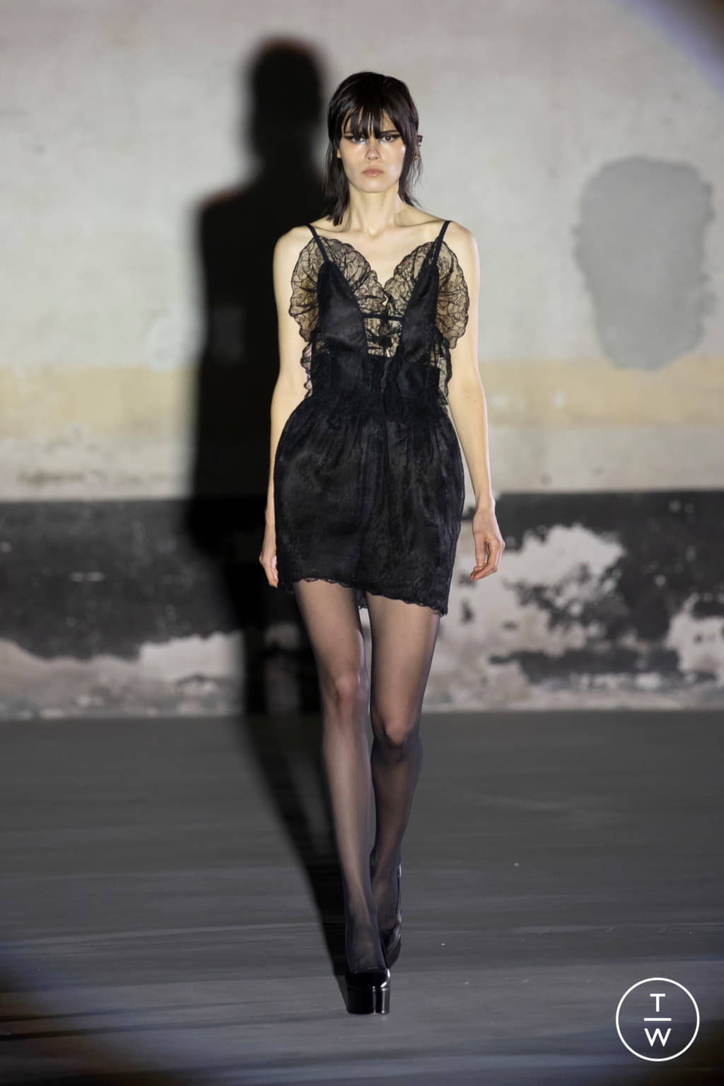 Fashion Week Milan Fall/Winter 2021 look 35 de la collection N°21 womenswear