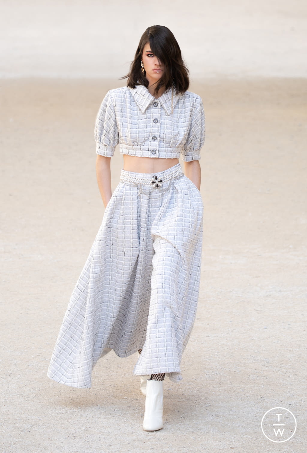 Fashion Week Paris Resort 2022 look 35 from the Chanel collection 女装