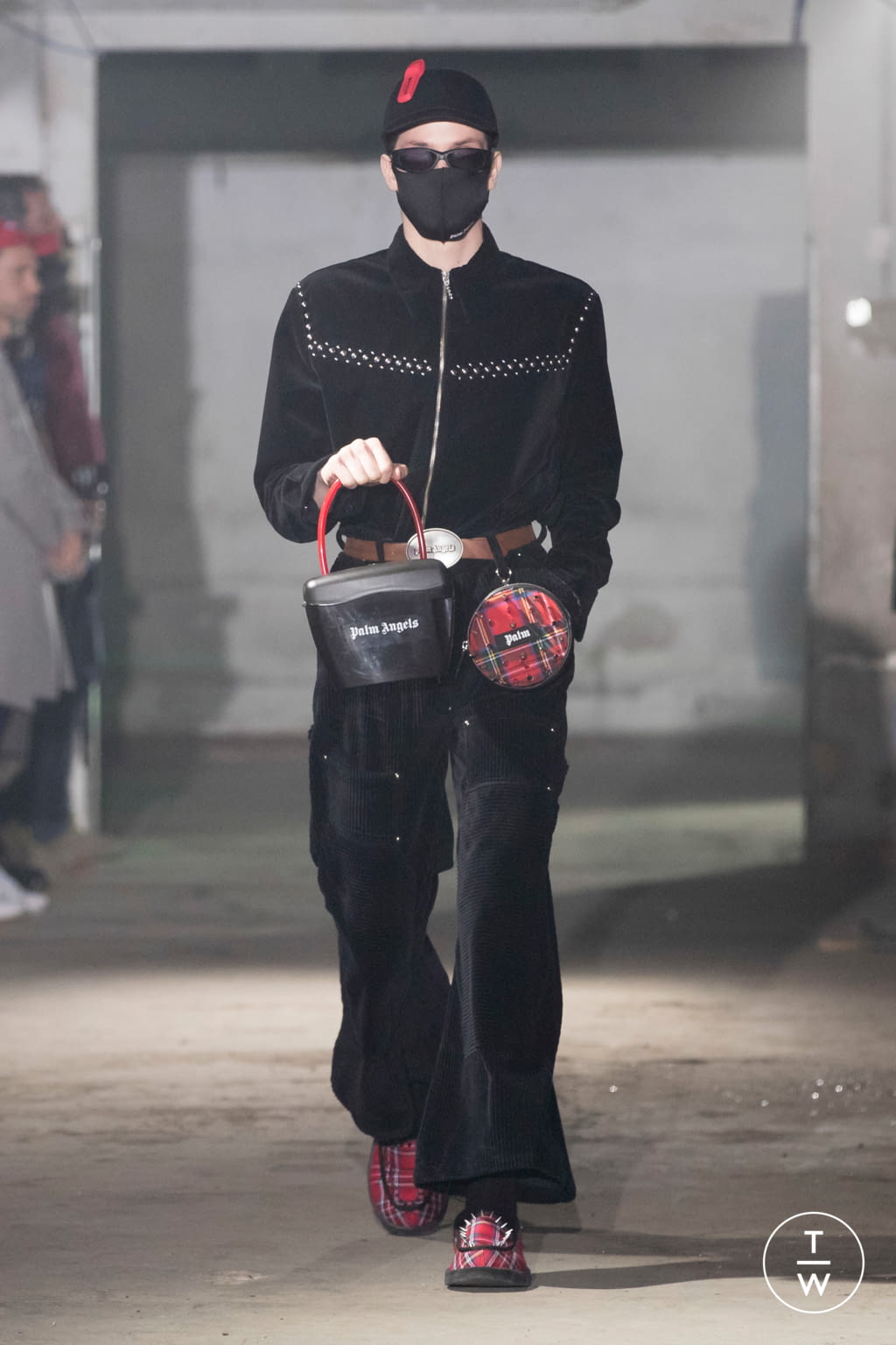 Fashion Week Milan Fall/Winter 2018 look 35 from the Palm Angels collection 男装
