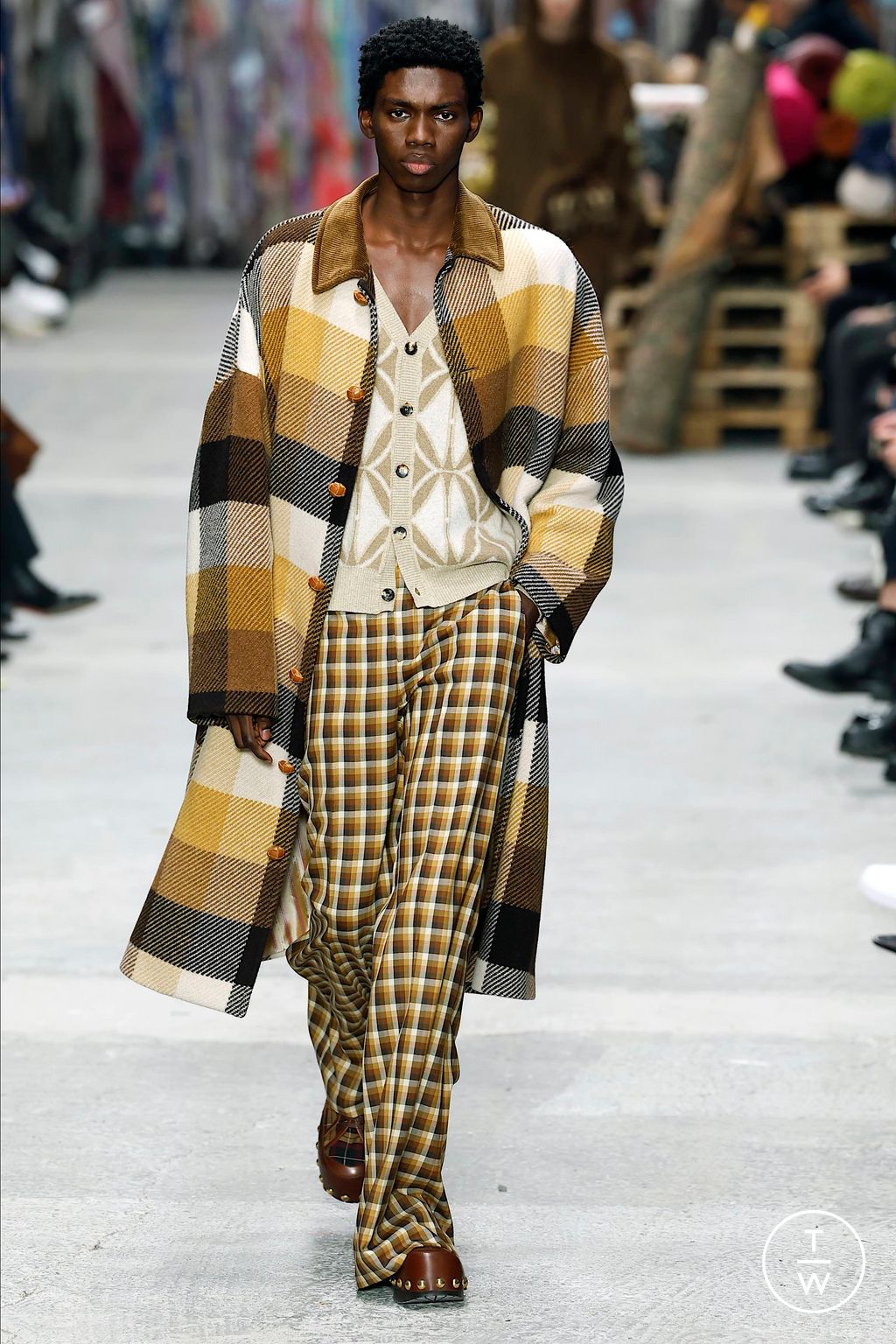 Fashion Week Milan Fall/Winter 2023 look 34 from the Etro collection 男装