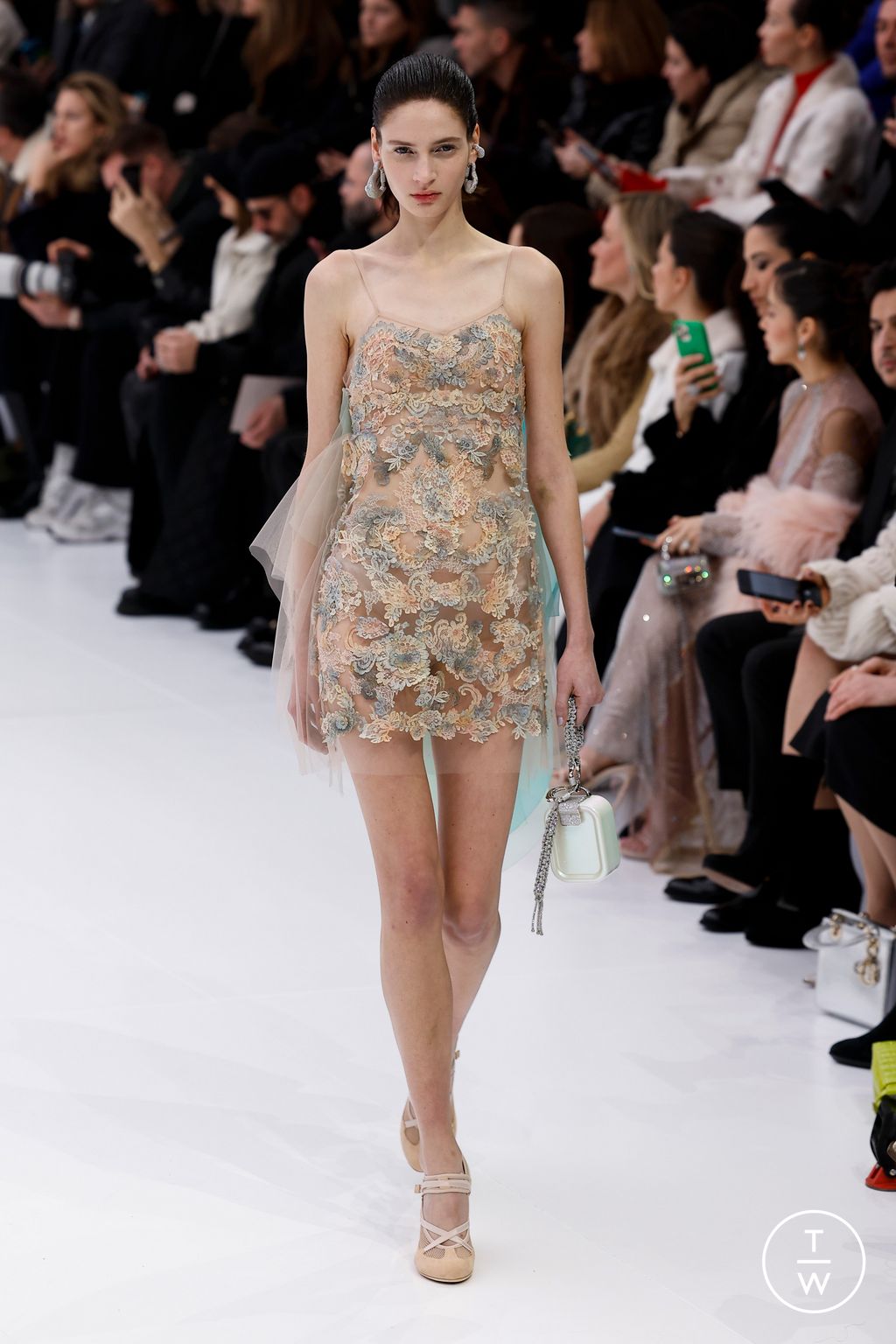 Fashion Week Paris Spring/Summer 2023 look 36 de la collection Fendi couture
