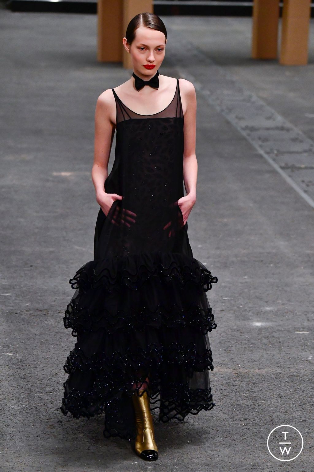 Fashion Week Paris Spring/Summer 2023 look 45 from the Chanel collection couture