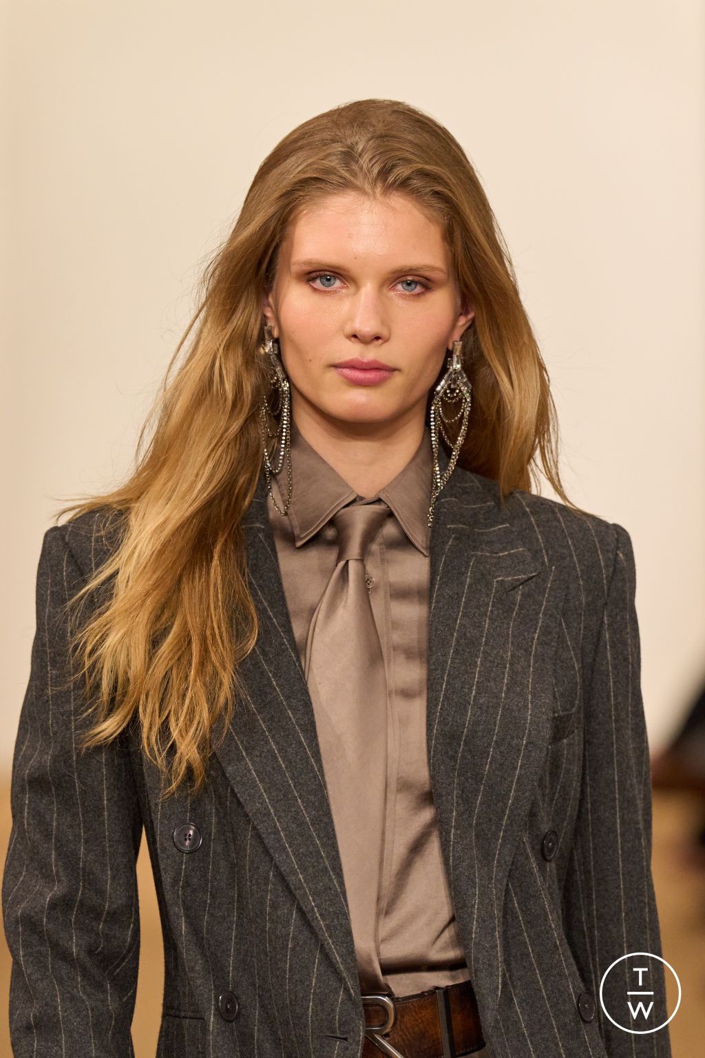 Fashion Week New York Fall/Winter 2024 look 35 de la collection Ralph Lauren womenswear accessories