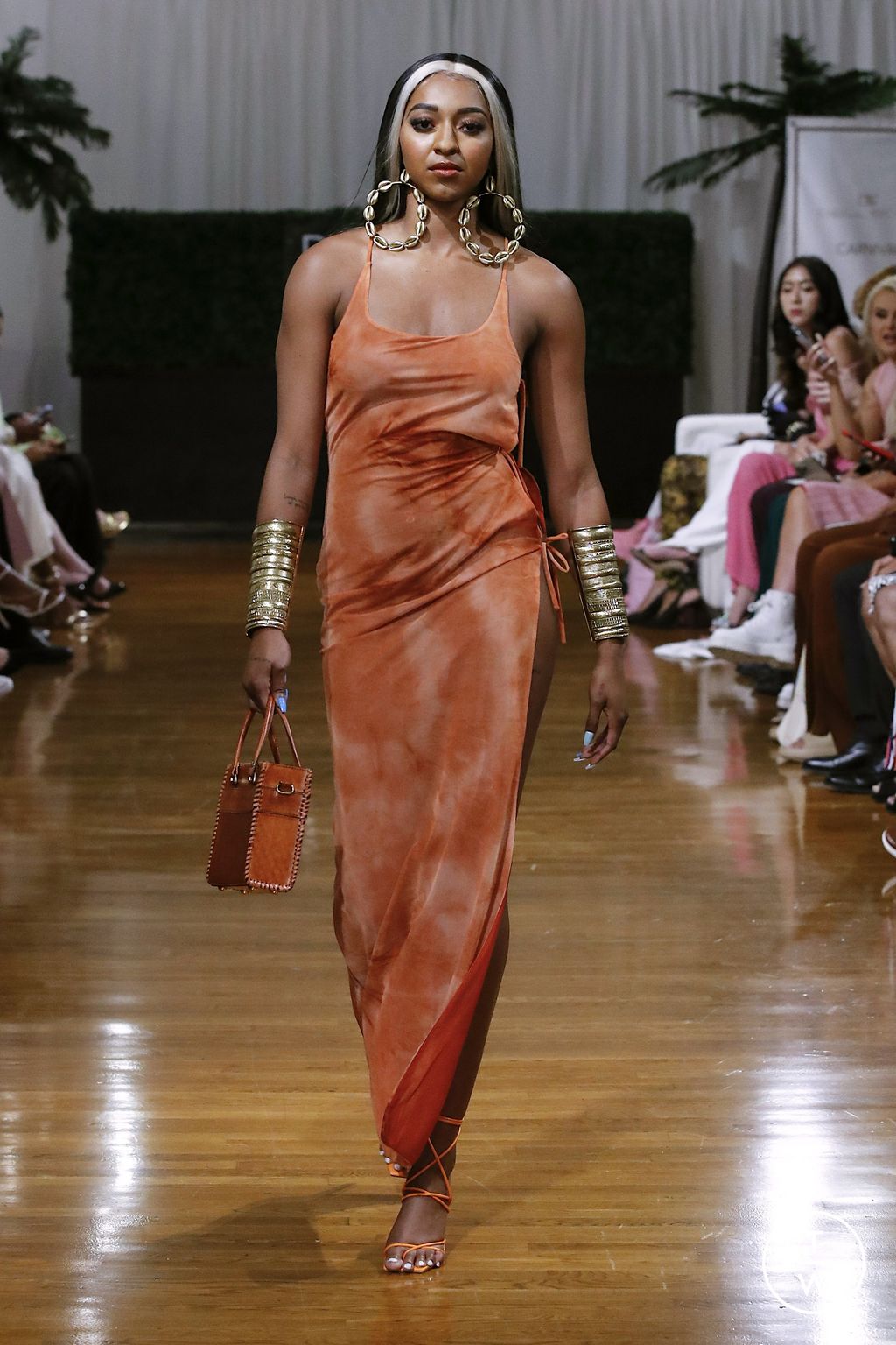 Fashion Week New York Spring/Summer 2023 look 2 de la collection Dur Doux womenswear