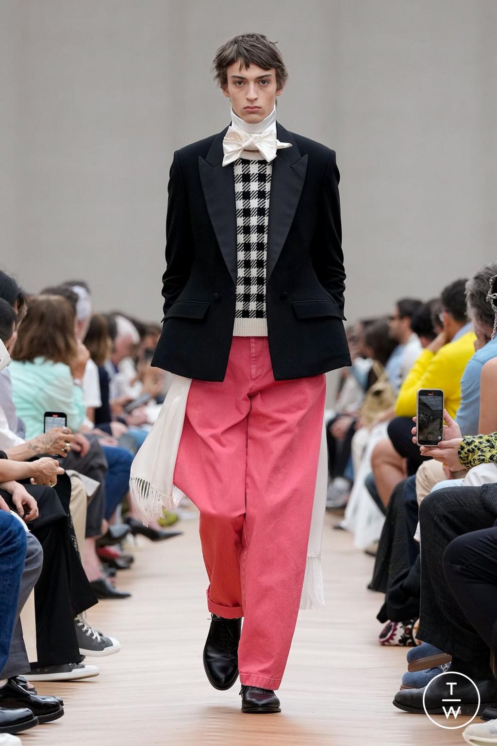 Fashion Week Paris Spring/Summer 2026 look 36 from the Dior Homme collection menswear