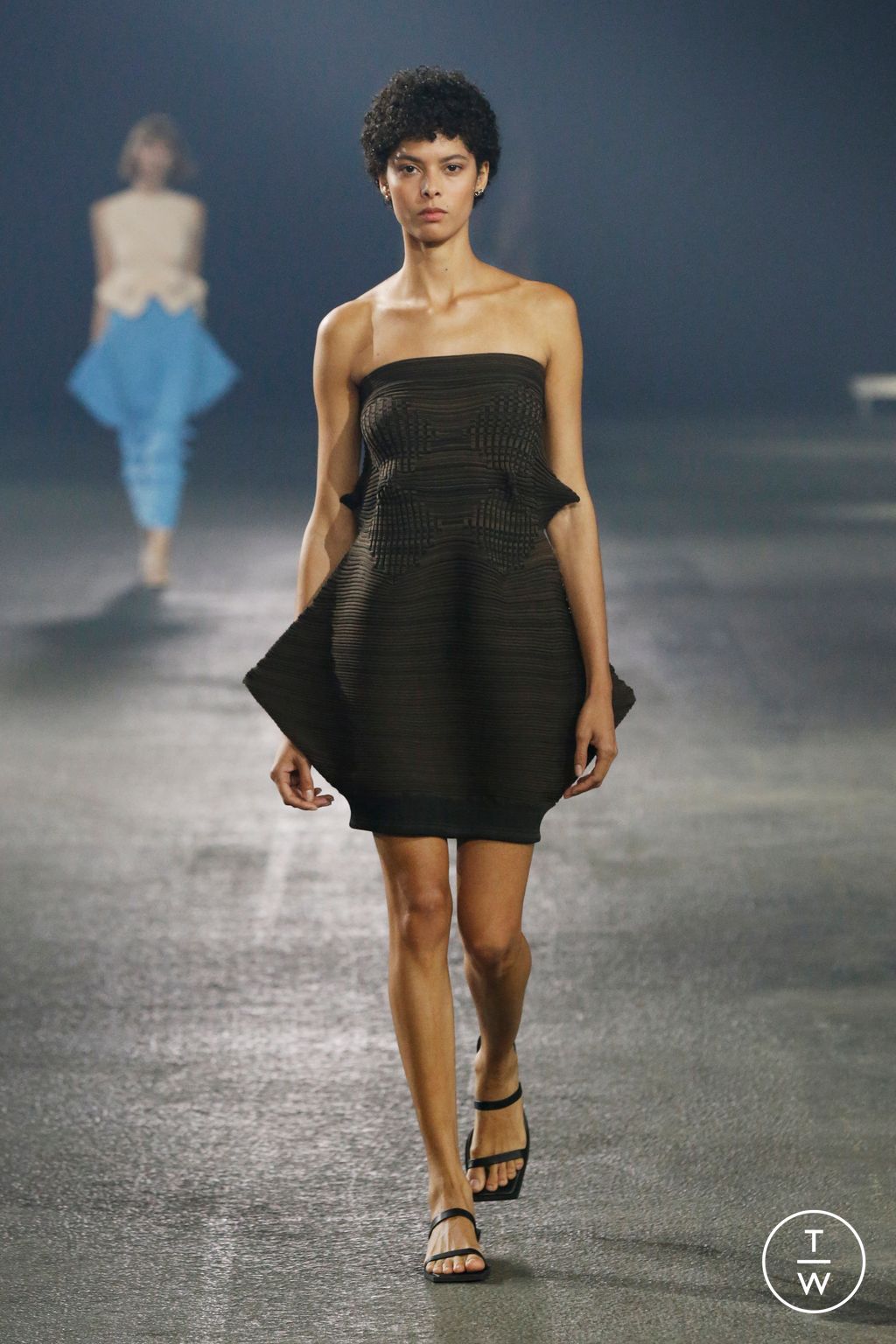 Fashion Week Paris Spring/Summer 2023 look 36 from the Issey Miyake collection womenswear